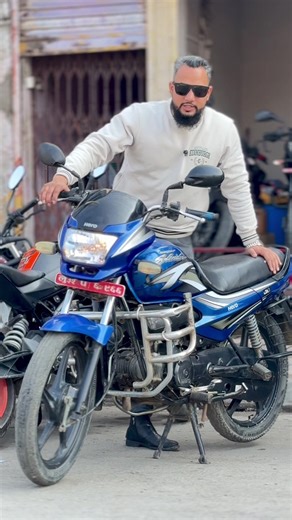 Fresh 2017 Super Splendor Bike for Sale