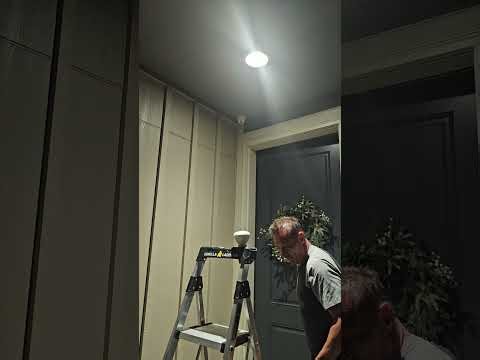 Installing a new outdoor motion sensor bulb