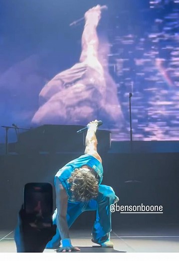 Benson Boone's Spider-Man Backflip Performance in Auckland
