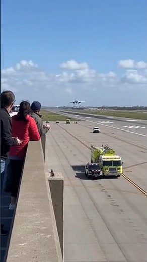 This Landing Deserves Respect! 🔥✈️ #shorts #aviation