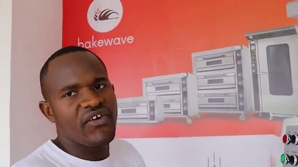 COMMERCIAL DOUGH MIXER MACHINE 160kgs. WHAT'S INSIDE.