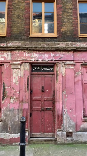 The interesting story. Tucked away in the conservation area of Spitalfields, you can find a few of the most precious examples of 18th century Georgian houses. The development of Princelet Street, Wilkes Street and Fournier Street started in the early 1700s. At the time they were aimed towards working Londoners and migrants, particularly the Huguenots, who had been fleeing religious persecution in France since the 1680s. People often lived and worked in the same building, and utilised loft space 