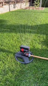 Got an area that craves constant watering? 💦 Enter the AquaZoom Compact Oscillating Sprinkler – your ultimate solution! Unleash the power of precise watering for lush, vibrant lawns and garden beds. Effortlessly effective, convenient and built to last, it's the key to sustaining a healthy garden 🌱 📸 @nico_jardin_ via Instagram | GARDENA