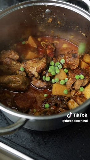 Delicious Slow-Cooked Pork Bone Stew Recipe