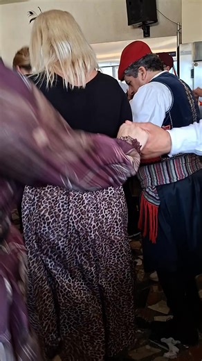 Συνεχίζουμε και σήμερα ακάθεκτοι. Ωπα! | Εμμανουέλα Βερυκόκκου