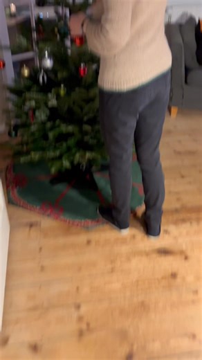 3K views · 41 reactions | Juletræet med sin pynt  Julehygge i går aftes. Juletræet er pyntet og er klar til at modtage gæster til åbent hus idag i Brønshøj på Bytinget 6 kl 10-13 ❤️ | Frisenvang | Facebook