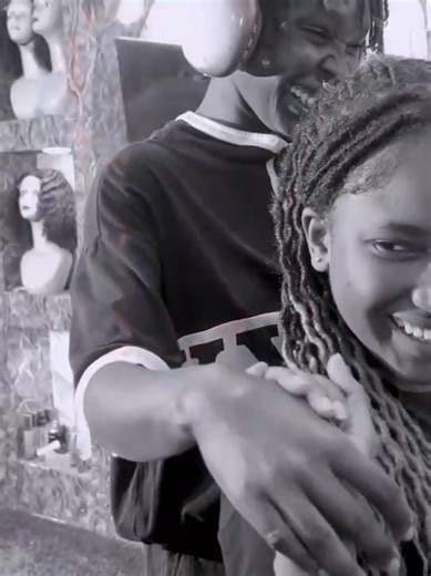 🚨Ce soir, surveillez Youtube ! Les @jumeauxboysofficiel vous balancera le clip du HIT de fin d'année 🔥 #DubaMusic