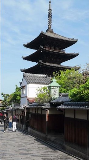 Walking through the most beautiful street in Kyoto 🏮 Gion, Yasaka & Ninenzaka