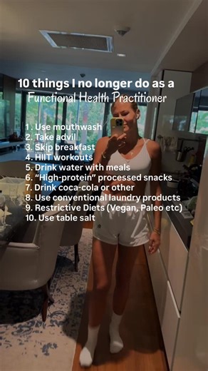 10 “healthy habits” I stopped doing for my hormones and gut. Small habits stack up more than you realize: 1. Use mouthwash – Kills beneficial oral bacteria that protect your teeth and support nitric oxide production for heart health. 2. Take Advil – NSAIDs damage gut lining and only mask pain instead of addressing the root cause of inflammation. 3. Skip breakfast – Eating protein within 90 minutes of waking stabilizes blood sugar and supports healthy cortisol rhythms. Especially important for wo