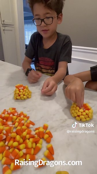 Candy Corn Stacking Challenge 🌽 ages 3 🌽 Did you know you can stack candy corns to make them look like a corncob? It’s true and it’s also a super fun challenge game! Start with a pile of candy corns and a non-stick surface. Place a layer of candy corns in a circle with the pointy side in. About 10-15 pieces of candy corn in the base layer is ideal. Then stack a second layer evenly between each piece of the first layer. Continue stacking and see who can build the tallest corncob! Eventually the