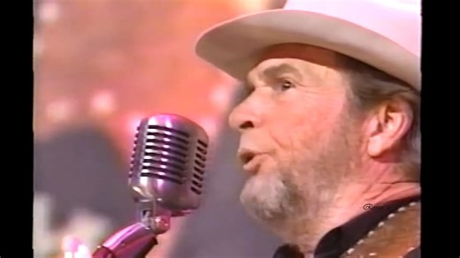 Merle Haggard & Dwight Yoakam – “Swinging Doors”...🎉 Click to play music: https://bestcountrymemories.dohimusic96.com/merle-haggard-dwight-yoakam-swinging-doors/?utm_source=facebook&utm_medium=horeel&utm_campaign=bestcountrymemories | Best Country Memories