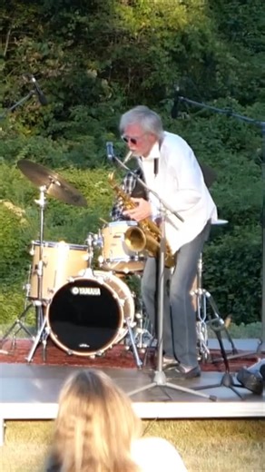 Since our founding in 2007 by saxophonist Bennie Wallace, BackCountry Jazz has been driven by one guiding belief: music has the power to transform young lives and strengthen communities. Our mission is clear and ongoing: we seek to provide high-quality jazz education to underserved youth, to present inspired concerts by world-class artists, and to build future audiences for America’s cultural heritage. Through our work in Bridgeport, Greenwich, and beyond, we’ve helped students gain confidence, 