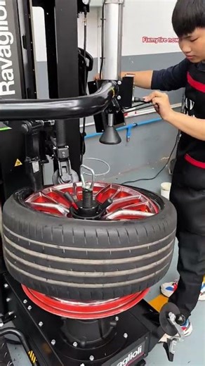 Automatic Tire Machine Quick Demo. #youtubeshorts
