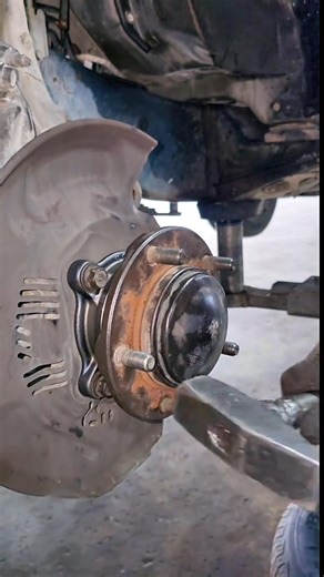 Front wheel Bearing noise Toyota Land Cruiser #auto #mechanic | Attaautotechnician