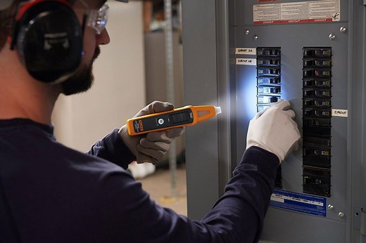 Fluke BK120 SmartTrace™ Breaker Finder with NCV mode
