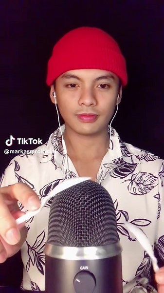 Satisfying Spoon and Mic ASMR Videos for Relaxation