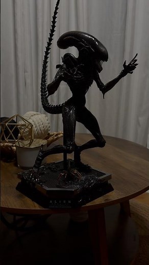 Scorched Xenomorph (Alien Romulus) 1/6 Hot Toys Figure Quick Unboxing