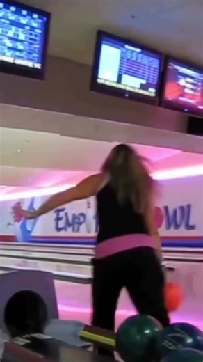 Jonathan Peter (@iamjonathanpeter) - first and last day working at a bowling alley… #bowling #bowlingalley #react