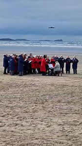Còr Curiad a Còr Meibion Llanelli ar traeth Cefn Sidan bore yma mewn llais da 🎤🎶 🏴󠁧󠁢󠁷󠁬󠁳󠁿 Còr Curiad & Llanelli Male Voice Choir on Cefn Sidan Beach this morning in fine voice🎵🎤🏴󠁧󠁢󠁷󠁬󠁳󠁿 | Pembrey Country Park