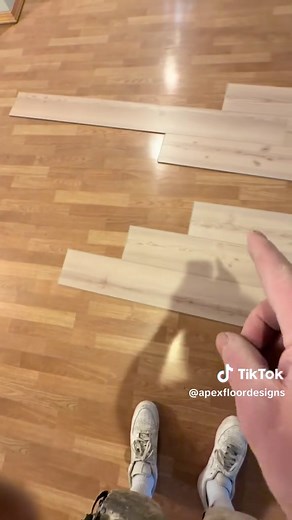 Random stagger. Arrange the boards so you don’t have a stair step!#flooring #lvp#staircase #floor #diy