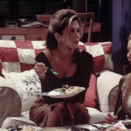 Rachel Green's Iconic Outfit from Friends Episode 1x08