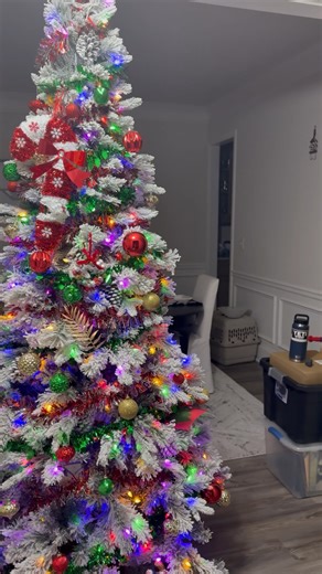 Watch Best Christmas tree ever highly recommend it on Amazon Live