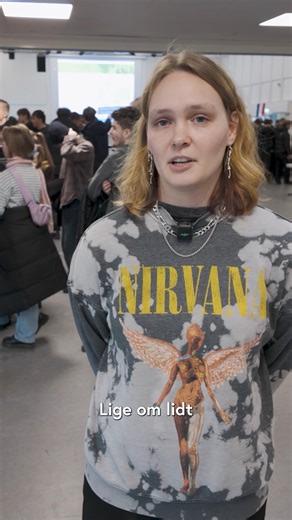 Roskilde Tekniske Skole on Instagram: "- Jeg vil ud og opleve noget! ✈️ Der er mange muligheder for at komme ud og opleve verdenen, når man tager en uddannelse - også hos os. Vi har lige holdt international dag, hvor nysgerrige elever kunne stille spørgsmål til elever, som har været ude at rejse under uddannelse. Følg med i 🎞️ hvor Line fortæller om tage en del af sin uddannelse i udlandet. Kasper fortæller, hvordan erfaringer fra andre gavner ham i overvejelserne om oplæring i udlandet 😊 #opl