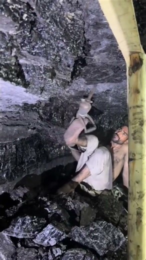 How pakistanis mine coal using a foot-held drill. #shorts