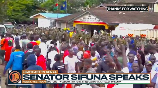 "Sisi hatuna ubaya na nyinyi!"~Crowd tell police officers at Kondele Police Station as the Linda Mwananchi entourage led by Sifuna, Orengo and Babu Owino arrive in Kondele