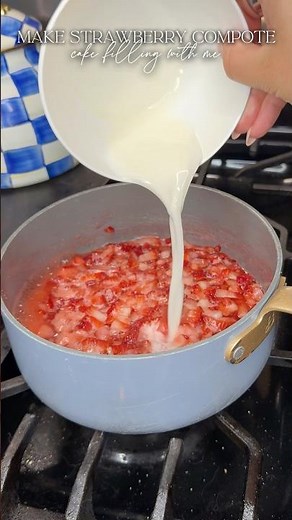 Strawberry Compote Is So Easy🍓 #strawberrycompote #cakedecorating #bakingrecipes