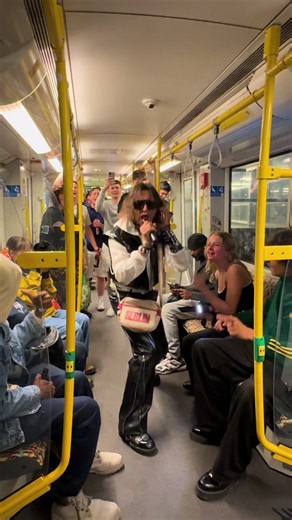 Steig ein. 🚇 Leb den Moment. 😎 #mrberlinparty #ubahn #berlin #livemusik #schönemomente