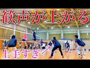 (Volleyball match) Women's libero plays very well many times
