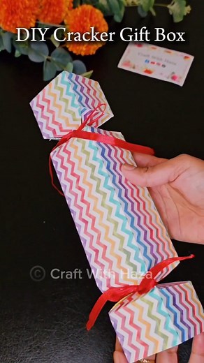 How to Make a Cracker Gift Box | DIY Gift Box | | DIY Christmas Cracker Box . . . . #diy #tutorial #stepbysteptutorial #creative #christmascrackers #crackergiftbox #diychristmasgifts #diygifts #giftideas #howto #howtomake #instareels #creativediy #craft #craftforbeginners #crafting #christmasgift #birthdaygift #giftforhim #giftforher #fbreels #creativegift #giftboxideas | Craft With Haza