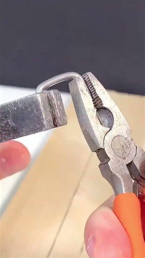 How to Easily Join Two Wood Boards Using a Bent Nail
