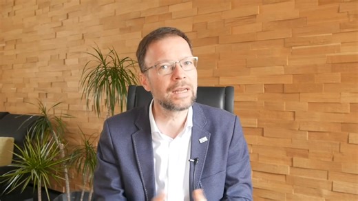 3.1K views | OB Thomas Nitzsche spricht in seinem Video zu kommenden Stadtratsentscheidungen. 00:00 Intro 00:45 Nachtkulturvertretung im Paradies 04:48 Bürgerzentrum Winzerla 07:08 Umsetzung Gartenentwicklungskonzept 08:54 Entwicklungskonzept Ernst-Abbe-Bücherei 11:37 Kulturkonzeption 2025 – 2028 | Jena - Lichtstadt | Facebook