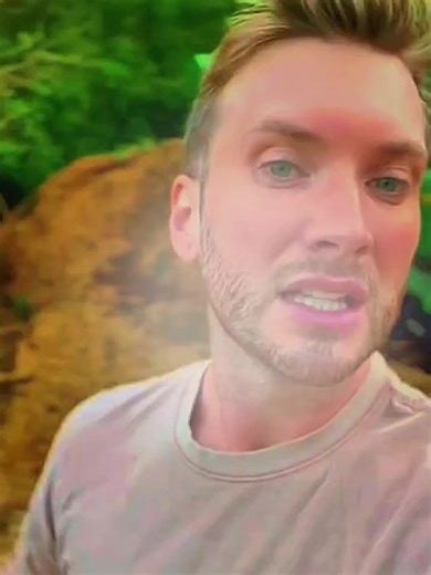 #chickensoftiktok_#fypage_#comedian_#farmchores_#farmlife_#mattmathews_#fyp_