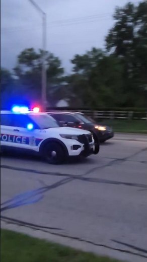 This police car hit the airhorn 🚓🔊