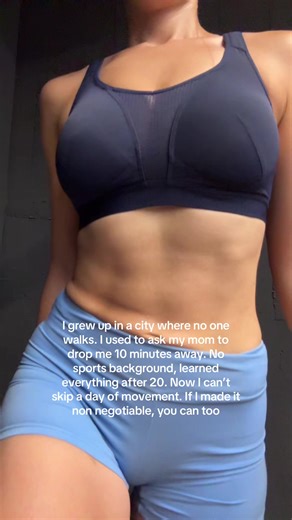 I believe daily habits shape who we become. I grew up in an industrial city in Turkey and took the school bus for 12 years… even though it was a 15 minute walk🤡 No sports background, just a bit of skiing as a kid. I built my life around fitness later. I quit my 9 to 5 consulting job to follow my dreams and make a living from movement🥹 You don’t need a sports background. It’s never too late #fitness #habits #gym