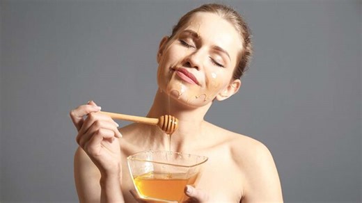 Is Applying Organic Honey on Your Face Every Night Safe? Here's What Will Happen
