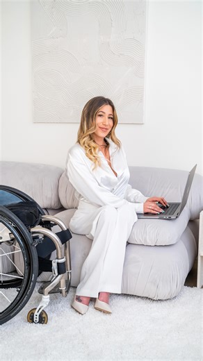Chelsie Hill on Instagram: "From hospital bed to boardroom. From “Why me?” to “Watch me.” 🤩 So grateful to share my story and the @Rollettes_LA mission with Hiscox, proof your biggest setback can become your biggest comeback! 🔗Link in bio to read @hiscox_USA #sponsored #TheresNoBusinessLikeSmallBusiness #HiscoxUSA"