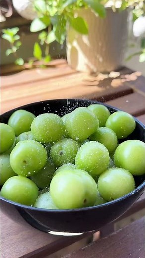 Sour Green Plums with Lemon & Salt 🍋🧂 #asmr #asmrsound #plum #greenplum #erik #sour #snack #fruit