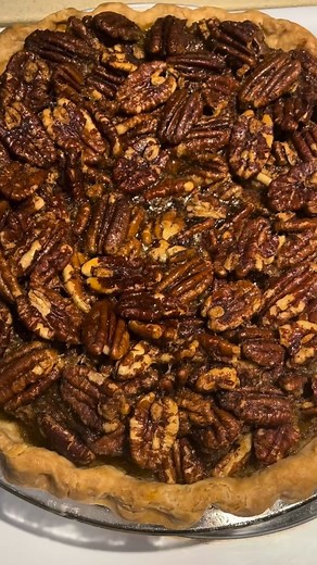 Maple Pecan Pie is hands down my favorite dessert to serve each Thanksgiving! Made with an all-butter crust sweetened with brown sugar & pure maple syrup instead of corn syrup, this pie always gets rave reviews! And while the alcohol burns off during baking, the splash of bourbon gives it that extra flavor kick. See @hotplate link in bio to view our entire Thanksgiving menu & order for pickup the day before the holiday 🍁 • • • #thanksgiving #thanksgivingmenu #pie #pecanpie #fromscratch #homebak