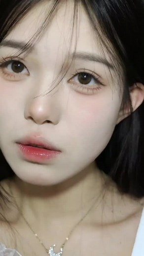 Expert Eye Makeup Techniques for Fair Skin