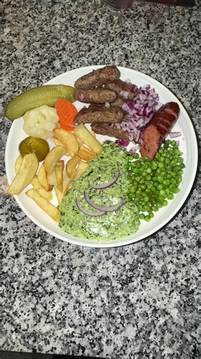 Quick Balkan dinner, homemade Cevapi, homemade, cream of spinach sauce, fried potatoes with Vegeta and grasak (green peas) #balkantiktok #viral #dinner #fyp #foryoupage