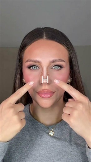 Slim button nose contour using letters 🌟@makeupby_elliee