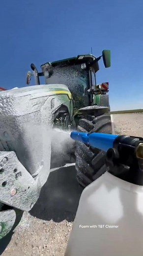 T&T Cleaner is trusted by farmers worldwide! Don't believe us? This one's from 🇧🇷! #farming #tractor #detailing #foamgun #foamcannon #johndeere