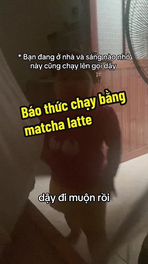 Báo thức hàng ngày với matcha latte thú vị