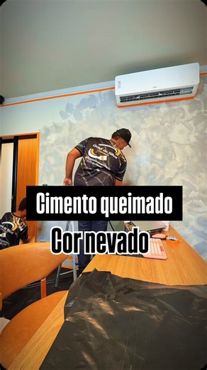 Oziel da Silva on Instagram: "Transforme seu ambiente com cimento queimado assinado Oziel da Silva Pinturas. Detalhes, qualidade e acabamento que impressionam. Venha conferir em detalhes a certificação do ambiente com o cimento queimado. Quer orçamento? Ligue (18) 99646-1147 ou envie mensagem para (Instagram/Direct) para agendar. Hashtags gerais de serviço - #PinturaDecorativa - #PinturaEspecial - #CimentoQueimado - #AcabamentoEspecial - #TransformeSeuAmbiente - #ReformaDecorativa - #InterioresC