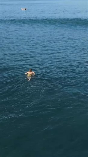 Barefoot Surf on Instagram: "Catch More Waves: Positioning Essentials Getting into the right spot can be the difference between catching the wave or missing out entirely. Watch this reel to learn 7 steps to positioning yourself on the lineup. 👌 Ready to take your surfing to the next level? Sign up for our 7-day free trial on Barefoot Surf Tutorials and start improving your skills today. 🏄‍♂️ Surfer: @fishabeattie Shot by: @surfrawfiles Let us know if you have in mind something we can offer you