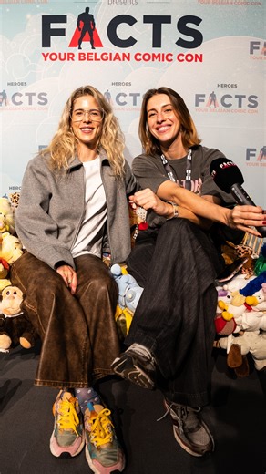 From favorite Felicity moments to her top three emoji vibes. Emily Bett Rickards dives into your burning questions at #FACTSconvention2025! ✨ Spoiler: there’s laughter, a bit of sass, and maybe even a surprise emoji you didn’t see coming. Get ready to fall in love with Felicity (and Emily) all over again! 💚 #Arrow #EmilyBettRickards | FACTS
